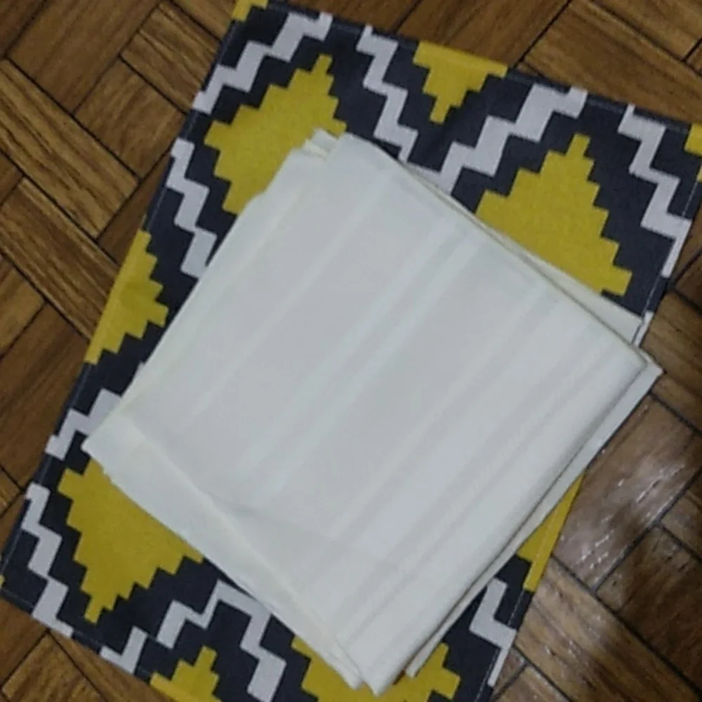 Set of 4 placemats & 4 napkins
